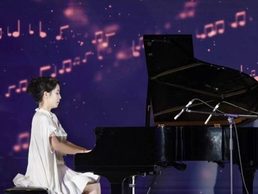 青年钢琴演奏家巩慧琳受邀参加香港安基司国际幼儿园开学典礼